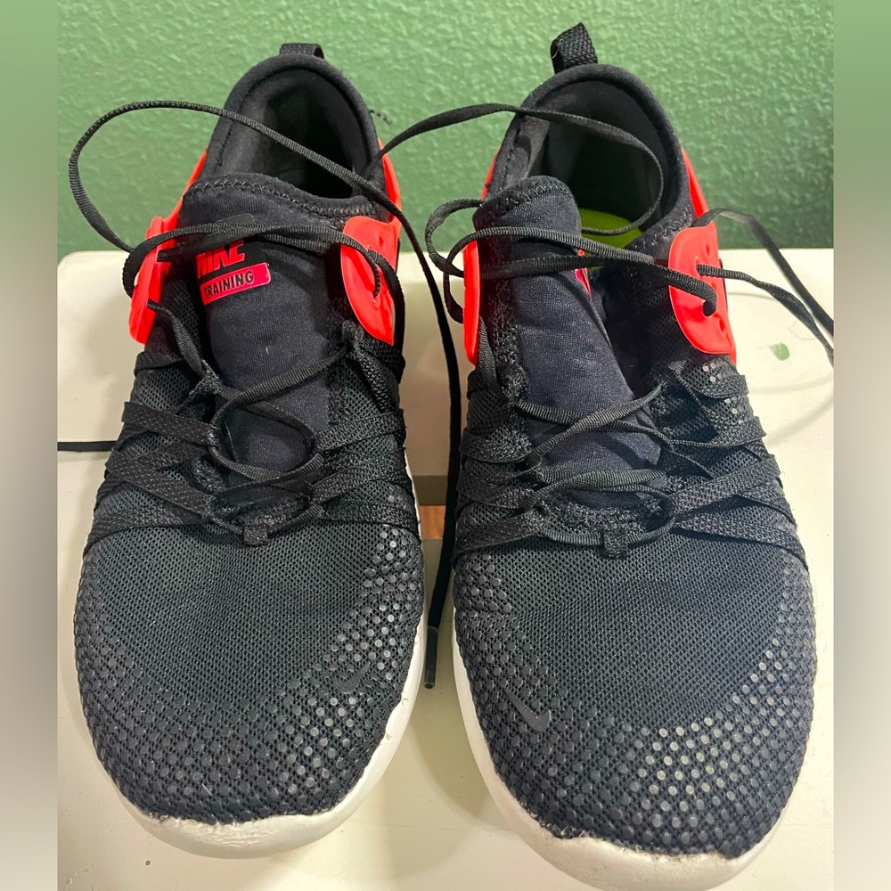 Woman's "Nike Free" size 7.5 cross training shoe